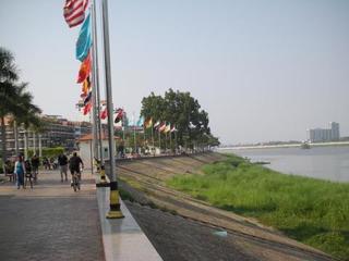 川沿い.jpg