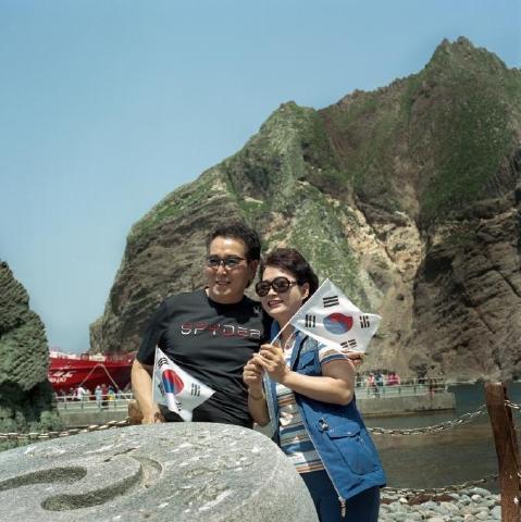 pict-05フランス人写真家が見た竹島.jpg