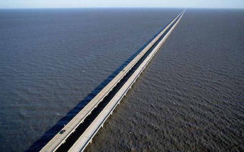 pict-15.-Lake-Pontchartrain-Causeway-Louisiana.jpg
