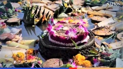 pict-15 tonnes of krathong floats garbage2.jpg
