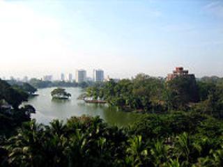 pict-200px-Kandawgyi_Lake,_Yangon.jpg