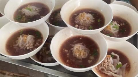 pict-3-baht noodle soup.jpg