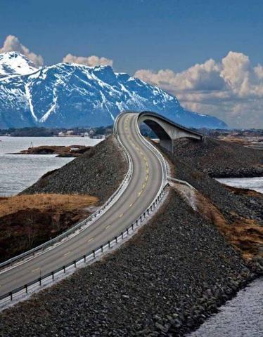 pict-3.Storseisundet-Bridge-Norway.jpg