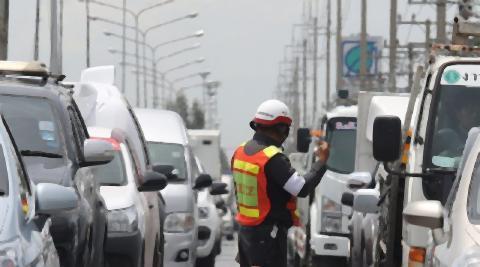 pict-43 road deaths.jpg