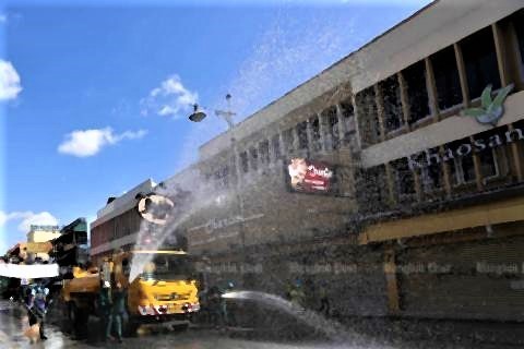 pict-Cleaning Khaosan Road2.jpg