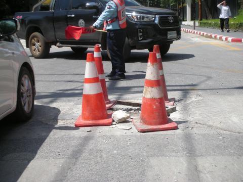 pict-DSCN4574道路の穴 (2).jpg