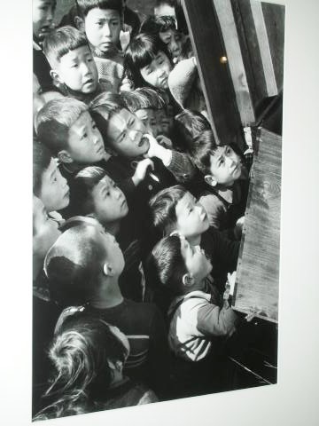 pict-DSCN7654東京・紙芝居を観る子供たち1953.jpg