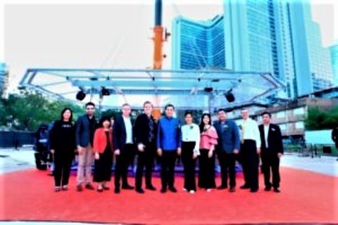 pict-Dinner in the Sky.jpg