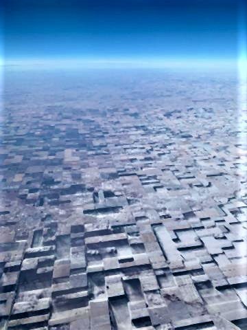 pict-コロラド東部の平坦な農地風や雪が溶けた影響.jpg