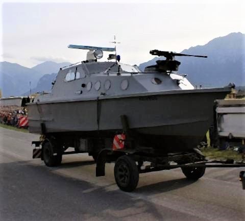 pict-スイス陸軍水上部隊の80号型.jpg
