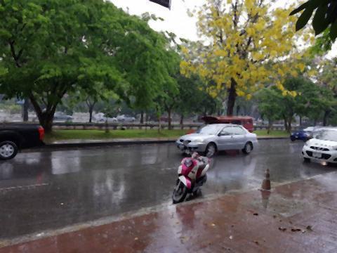 pict-チェンマイrain.jpg