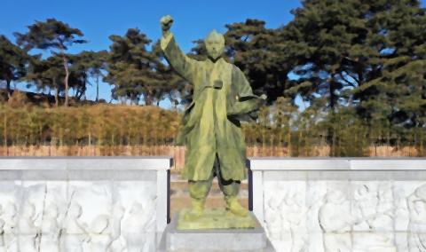 pict-チョン・ボンジュン将軍の銅像.jpg