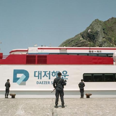 pict-フランス人写真家が見た竹島3.jpg