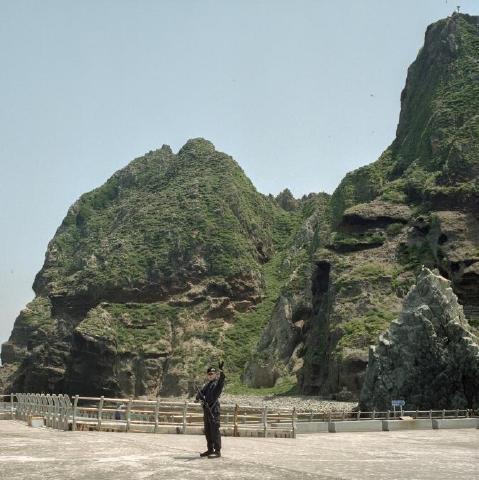 pict-フランス人写真家が見た竹島9.jpg