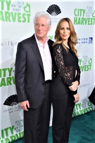 pict-リチャード・ギア70歳、33年下妻.jpg