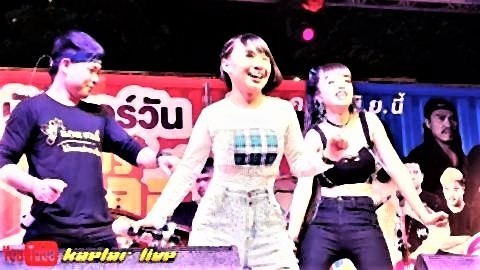 pict-人気シンガー、 ジェニーとリリーの姉妹.jpg