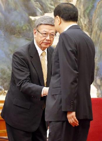 pict-北京人民大会堂で李克強の翁長雄志知事.jpg