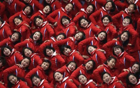 pict-北朝鮮の「美女応援団」4.jpg