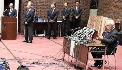 pict-反則問題を巡る大塚吉兵衛学長.jpg