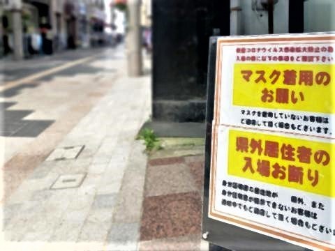 pict-営業再開したパチンコ店の客2.jpg