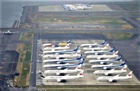 pict-大量欠航、出番なし 羽田空港3-31.jpg