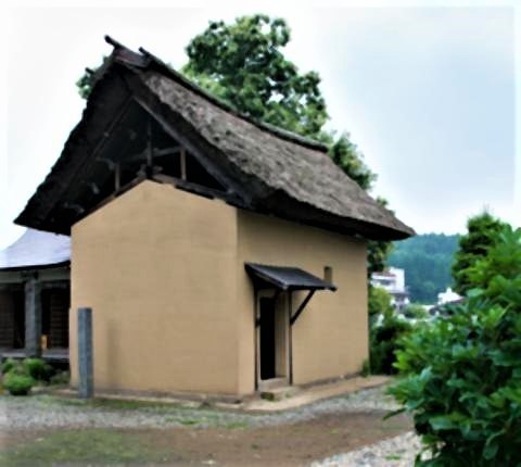 pict-小林一茶終焉の場所である土蔵.jpg