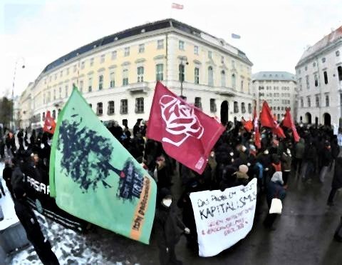 pict-抗議デモに対抗してデモを行う左派集団.jpg
