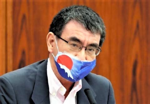 pict-政治家、個性派マスク.jpg