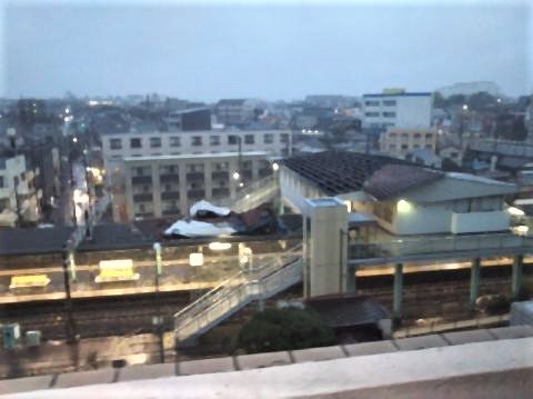 pict-東千葉駅の屋根 吹っ飛んで.jpg