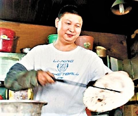 pict-湖南省の長沙市、湖南大学の向かい側には「肉餅(ロウビン).jpg