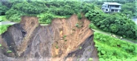 pict-熱海土石流 静岡県が「起点」のドローン撮影動画を公開 毎日新聞.jpg
