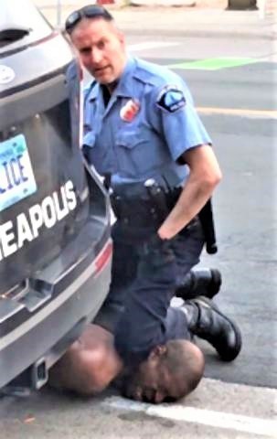 pict-白人警官に押さえつけられた黒人.jpg