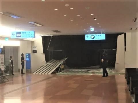 pict-羽田空港国際ターミナルの壁に穴が開く.jpg