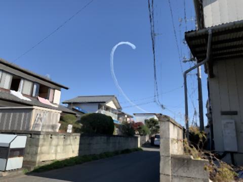 pict-雲は、ブルーインパルスが作った.jpg