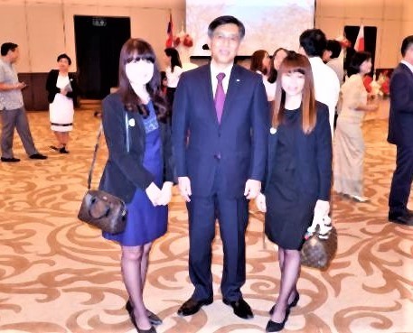 pict-Emperor of Japan’s Birthday 3.jpg