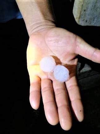 pict-Heavy Hail Storm hits Chiang Mai 2.jpg