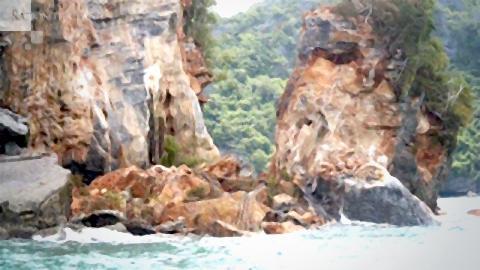 pict-Hin Tak island cracks apart.jpg