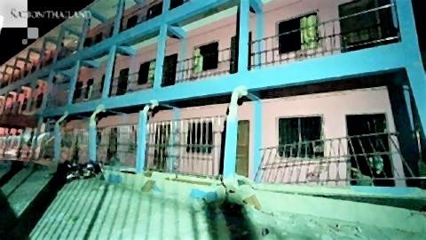 pict-Horrified residents of 3-storey building.jpg