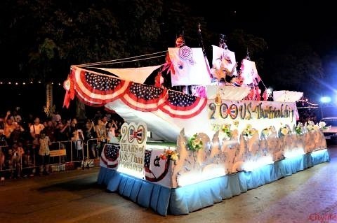 pict-Loy Krathong Parade2.jpg
