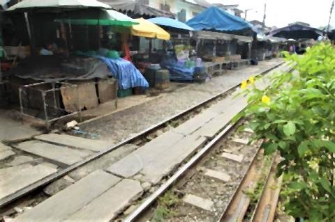 pict-Mahachai railway station in Samut Sakhon.jpg