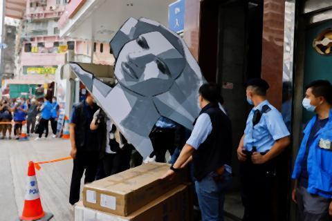 pict-Police raid museum commemorating Tiananmen.jpg
