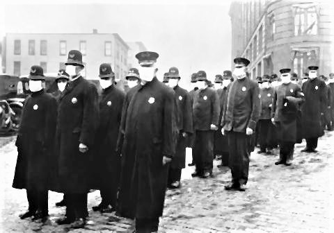 pict-Policemen in Seattle.jpg
