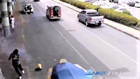 pict-Power Bank explodes in Chiang Mai Airport.jpg