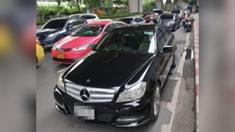 pict-Senator’s black Mercedes.jpg