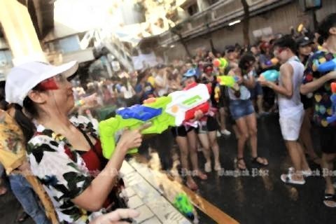 pict-Songkran on Silom Road 2019.jpg
