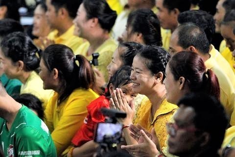 pict-Twelve rescued members of soccer team 4.jpg