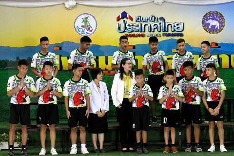 pict-Twelve rescued members of soccer team 2.jpg