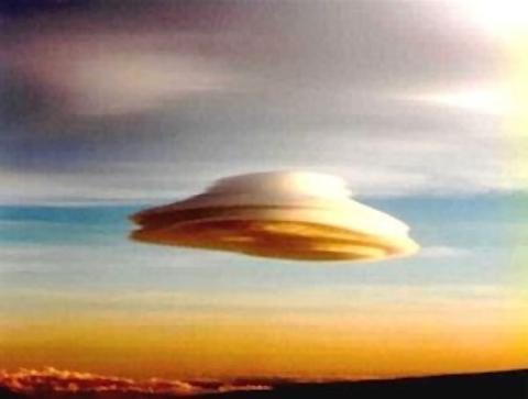 pict-UFOみたいな形をした『吊るし雲.jpg