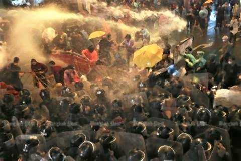 pict-Water cannon.jpg