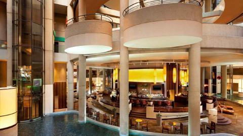 pict-Westin_Bonaventure-Lobby2.jpg